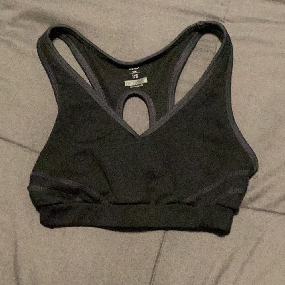 XS sports bra